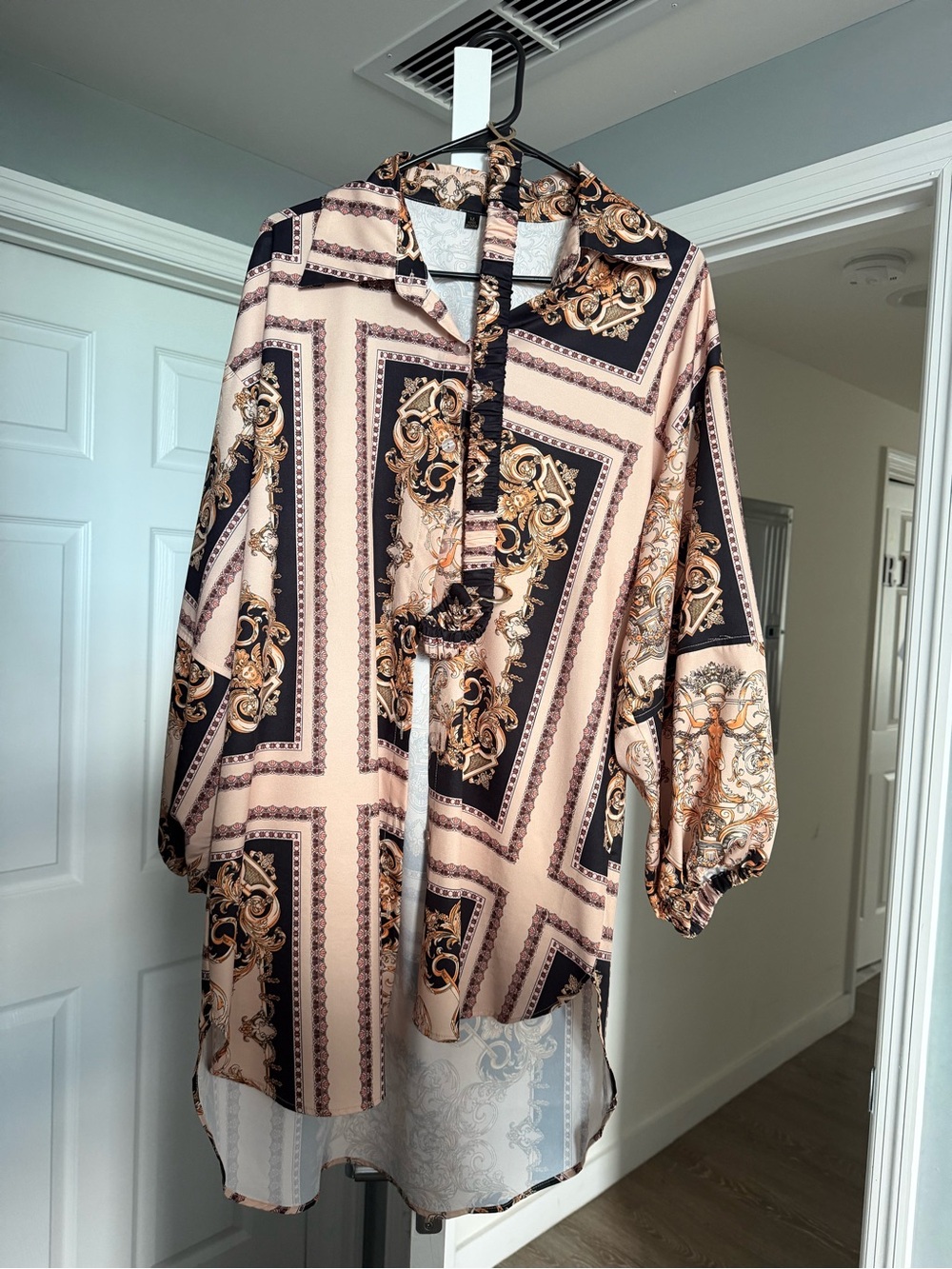 Silk-Feel Baroque Print Tunic Blouse in Blush and Black